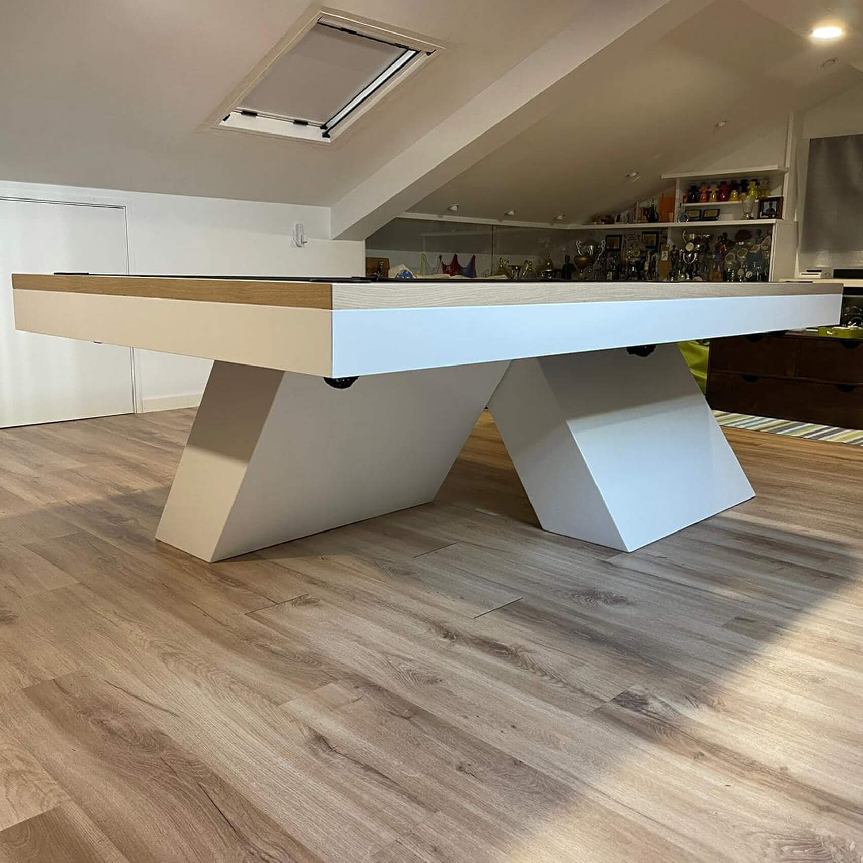 The Houdini pool table